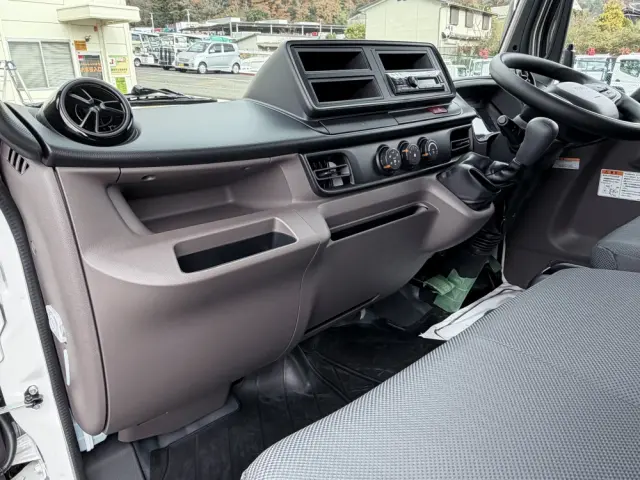 三菱 キャンター 2RG-FBA60(2WD)の写真42