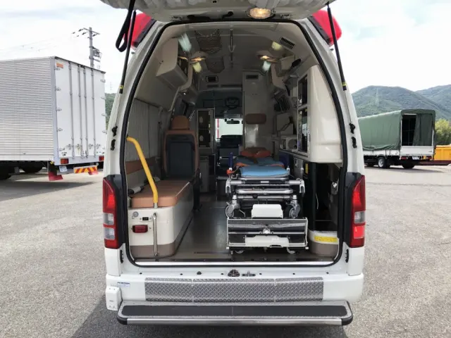 トヨタ ハイエース CBF-TRH226S(4WD)の写真3