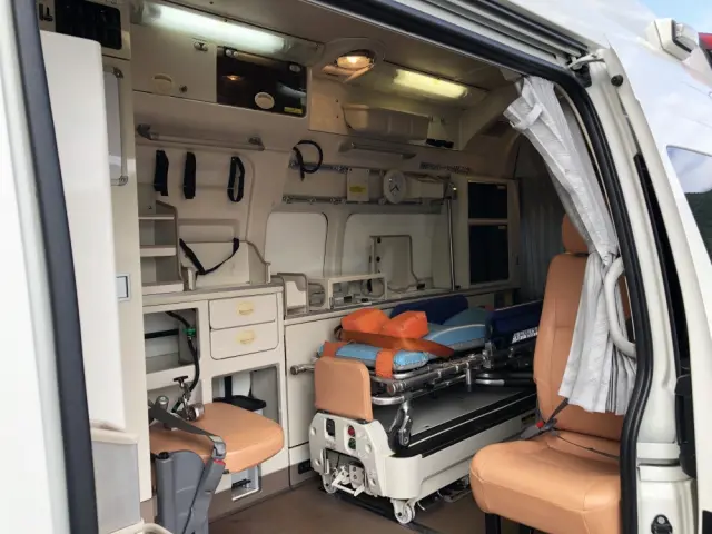 トヨタ ハイエース CBF-TRH226S(4WD)の写真13