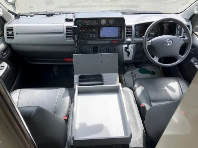 トヨタ ハイエース CBF-TRH226S(4WD)の写真39