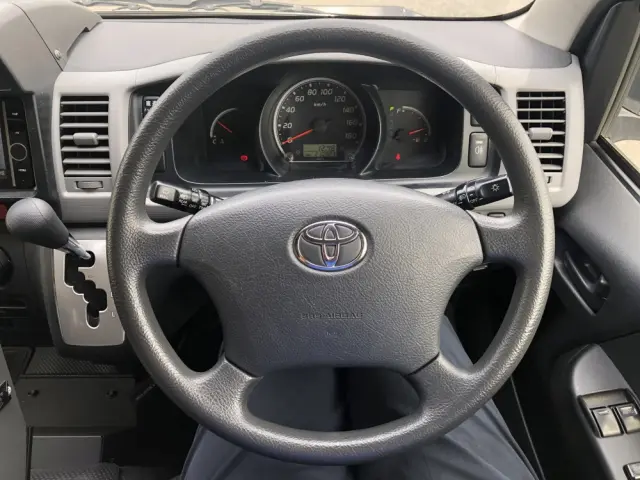 トヨタ ハイエース CBF-TRH226S(4WD)の写真40