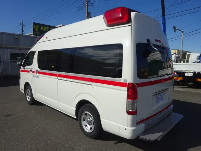 トヨタ ハイエース CBF-TRH226S(4WD)の写真6