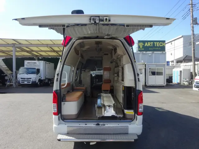 トヨタ ハイエース CBF-TRH226S(4WD)の写真8