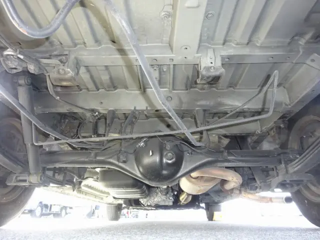 トヨタ ハイエース CBF-TRH226S(4WD)の写真9