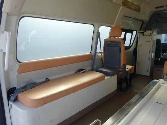 トヨタ ハイエース CBF-TRH226S(4WD)の写真11