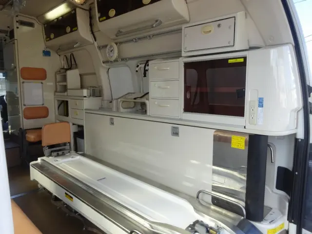 トヨタ ハイエース CBF-TRH226S(4WD)の写真12