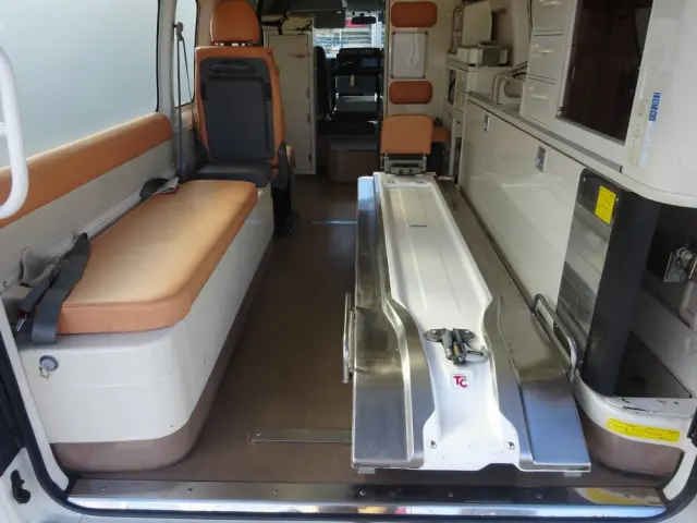 トヨタ ハイエース CBF-TRH226S(4WD)の写真13