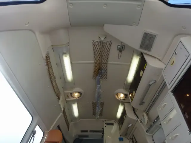 トヨタ ハイエース CBF-TRH226S(4WD)の写真14