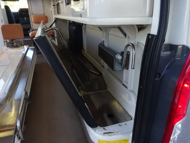 トヨタ ハイエース CBF-TRH226S(4WD)の写真15