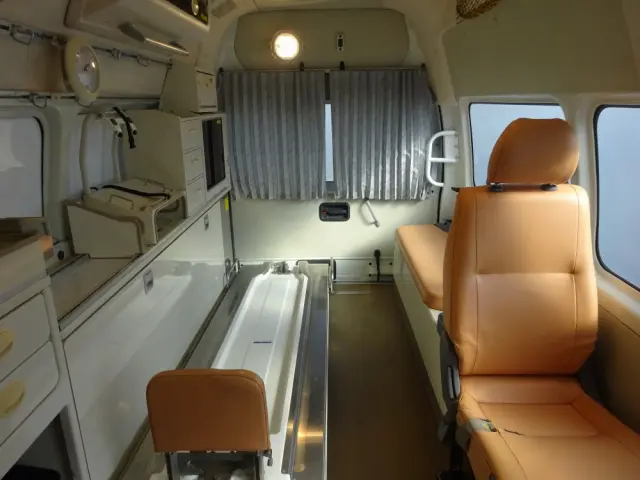 トヨタ ハイエース CBF-TRH226S(4WD)の写真16