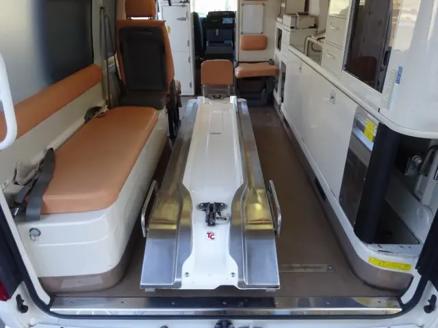 トヨタ ハイエース CBF-TRH226S(4WD)の写真19