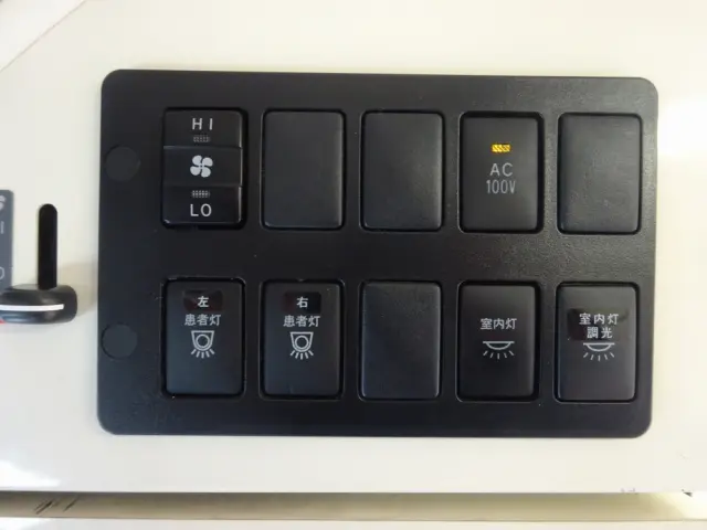 トヨタ ハイエース CBF-TRH226S(4WD)の写真23