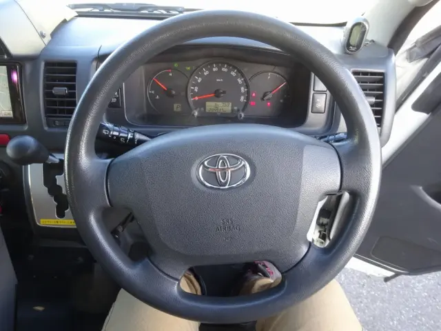 トヨタ ハイエース CBF-TRH226S(4WD)の写真39