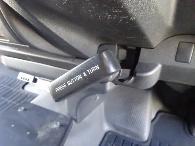 トヨタ ハイエース CBF-TRH226S(4WD)の写真40