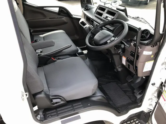 三菱 キャンター 2RG-FBA60(2WD)の写真4