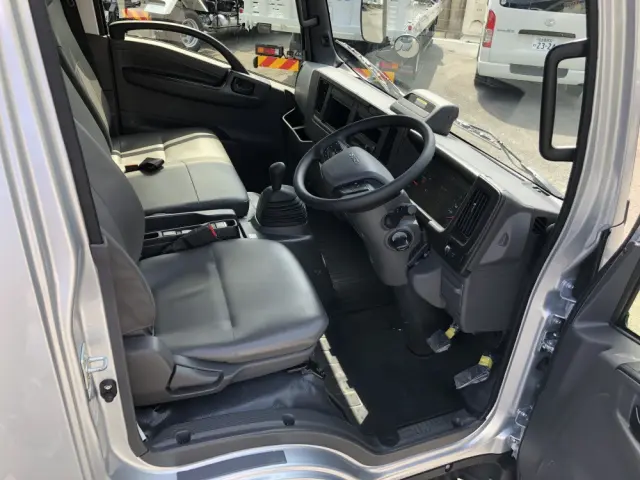 いすゞ エルフ 2RG-NPR88YM(2WD)の写真4