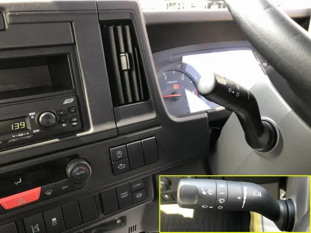 いすゞ エルフ 2RG-NPR88YM(2WD)の写真38