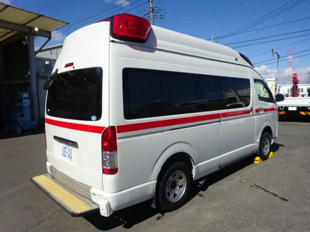 トヨタ ハイエースバン CBF-TRH226S(4WD)の写真2