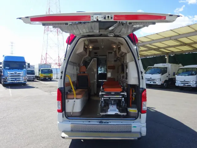 トヨタ ハイエースバン CBF-TRH226S(4WD)の写真3