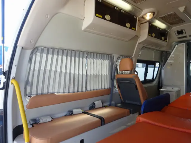 トヨタ ハイエースバン CBF-TRH226S(4WD)の写真12