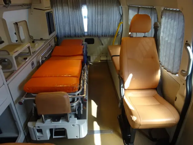 トヨタ ハイエースバン CBF-TRH226S(4WD)の写真15