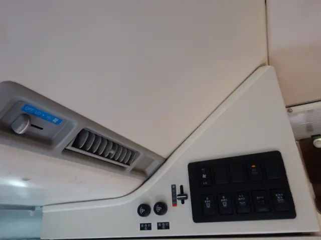 トヨタ ハイエースバン CBF-TRH226S(4WD)の写真23