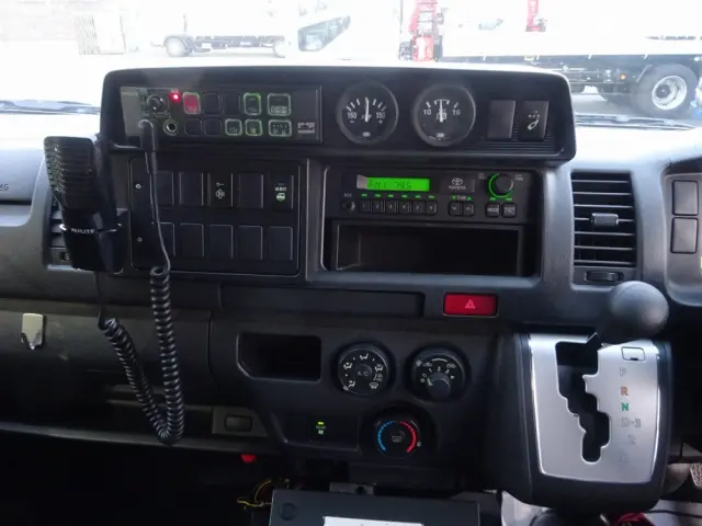 トヨタ ハイエースバン CBF-TRH226S(4WD)の写真41