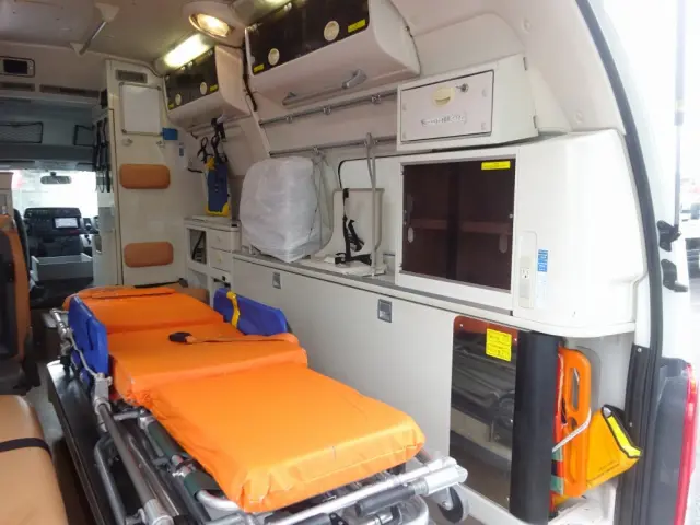 トヨタ ハイエース CBF-TRH226S(4WD)の写真14