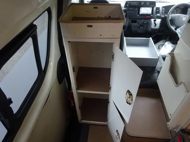 トヨタ ハイエース CBF-TRH226S(4WD)の写真18