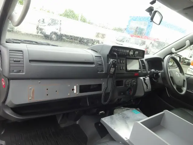 トヨタ ハイエース CBF-TRH226S(4WD)の写真35