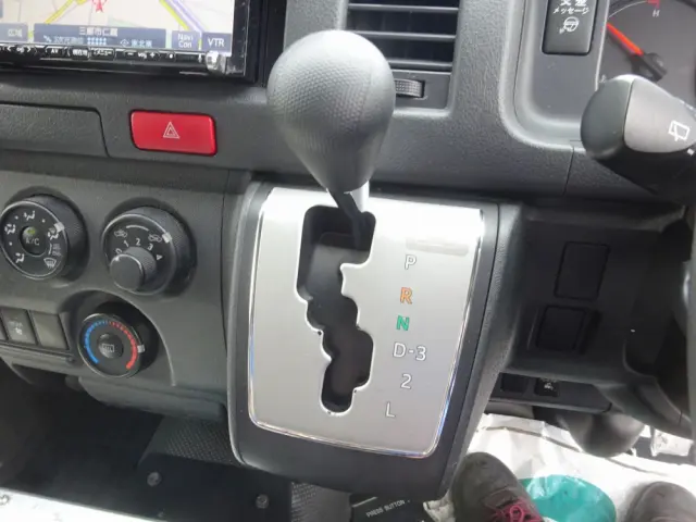 トヨタ ハイエース CBF-TRH226S(4WD)の写真39