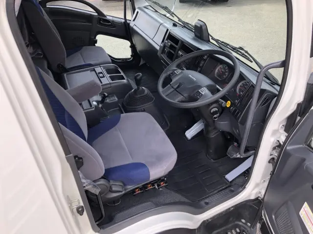 いすゞ フォワード 2RG-FTR90U2(2WD)の写真4