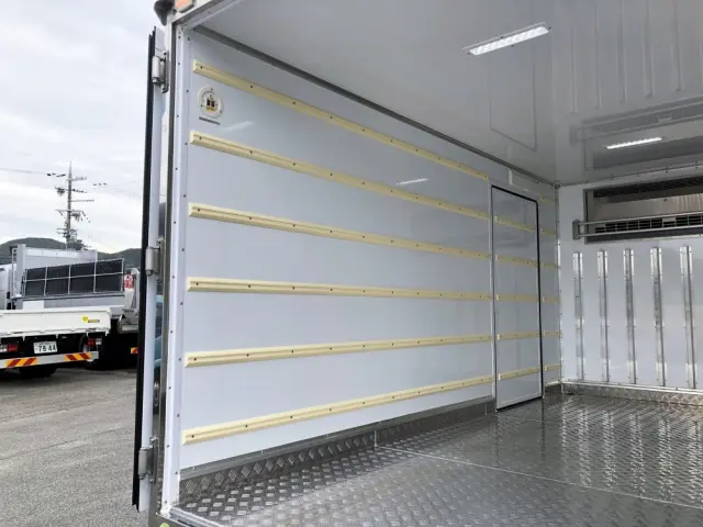 いすゞ エルフ 2TG-NMR88M(2WD)の写真16