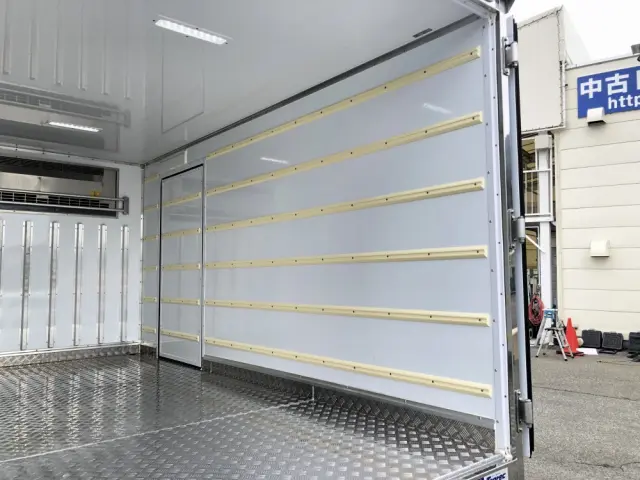 いすゞ エルフ 2TG-NMR88M(2WD)の写真17