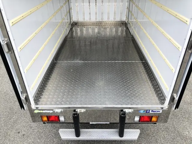 いすゞ エルフ 2TG-NMR88M(2WD)の写真19