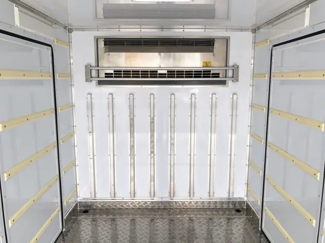 いすゞ エルフ 2TG-NMR88M(2WD)の写真20