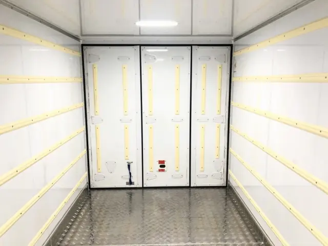 いすゞ エルフ 2TG-NMR88M(2WD)の写真21