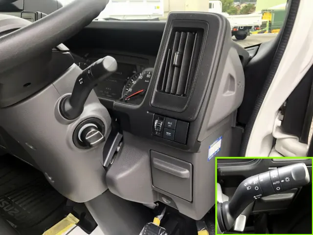 いすゞ エルフ 2TG-NMR88M(2WD)の写真35