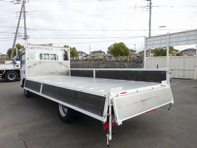 いすゞ エルフ 2RG-NPR88YM(2WD)の写真6