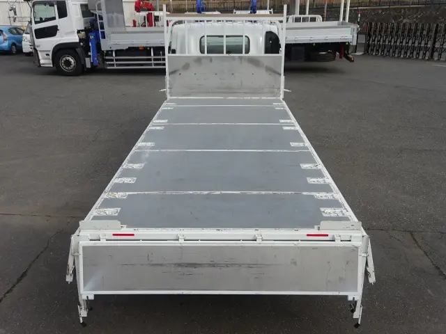 いすゞ エルフ 2RG-NPR88YM(2WD)の写真8