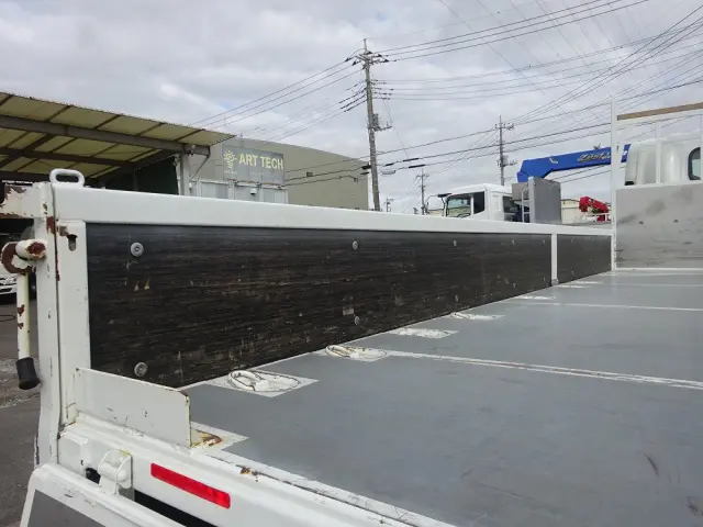 いすゞ エルフ 2RG-NPR88YM(2WD)の写真12