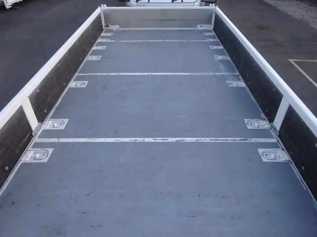 いすゞ エルフ 2RG-NPR88YM(2WD)の写真15