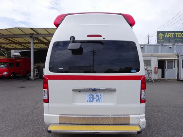 トヨタ ハイエース CBF-TRH226S(4WD)の写真3