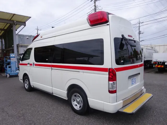 トヨタ ハイエース CBF-TRH226S(4WD)の写真6