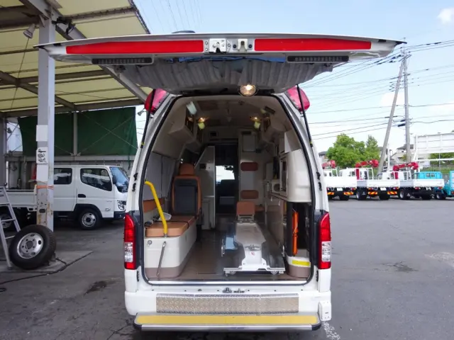 トヨタ ハイエース CBF-TRH226S(4WD)の写真7