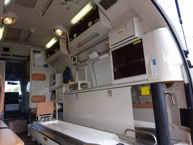 トヨタ ハイエース CBF-TRH226S(4WD)の写真12