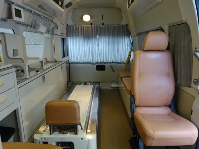 トヨタ ハイエース CBF-TRH226S(4WD)の写真13