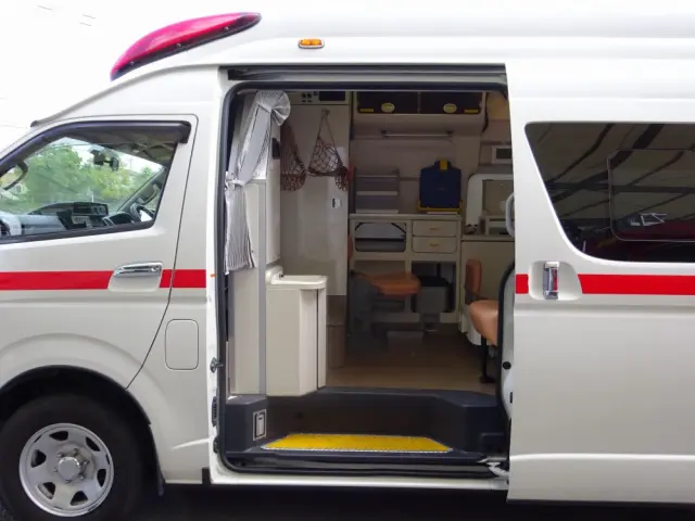 トヨタ ハイエース CBF-TRH226S(4WD)の写真14