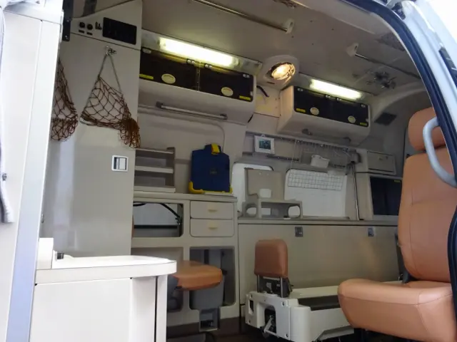 トヨタ ハイエース CBF-TRH226S(4WD)の写真15