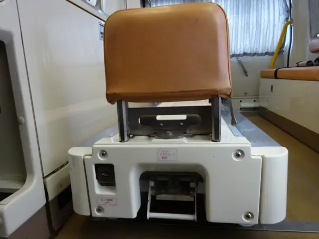 トヨタ ハイエース CBF-TRH226S(4WD)の写真16